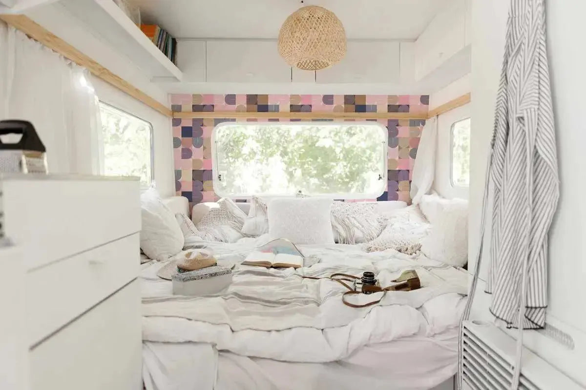 Purple Curves Wallpaper - Olive et Oriel